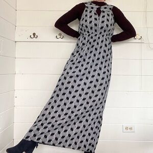 green emerald velvet dress Black and White Rose Foil Sleeveless Empire Waist Dress main image 0